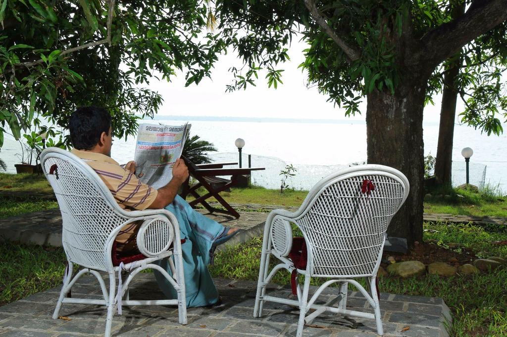 Orchid Lake View Homestay Alappuzha ภายนอก รูปภาพ