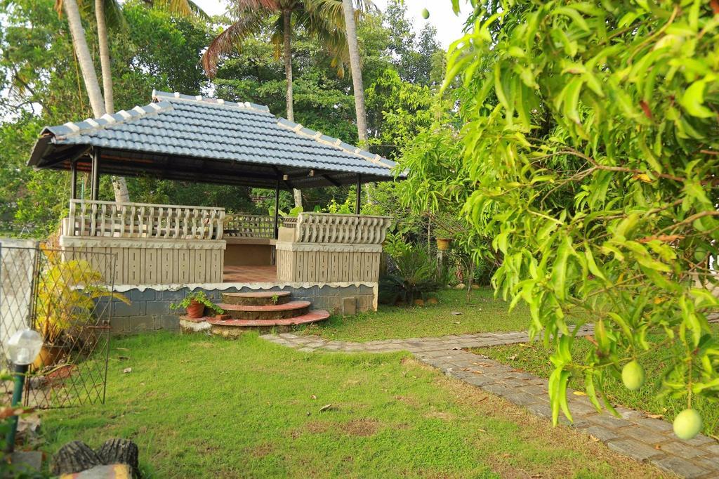 Orchid Lake View Homestay Alappuzha ภายนอก รูปภาพ